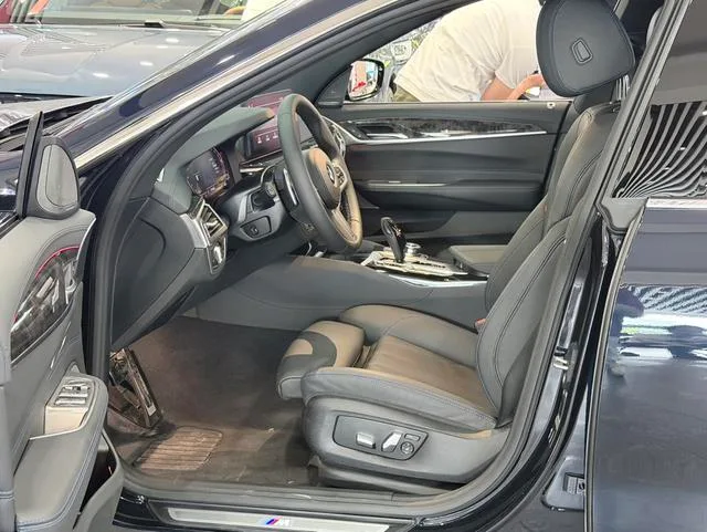 BMW 6 Series GT 2022 630i M Conjunto deportivo exterior foto 6
