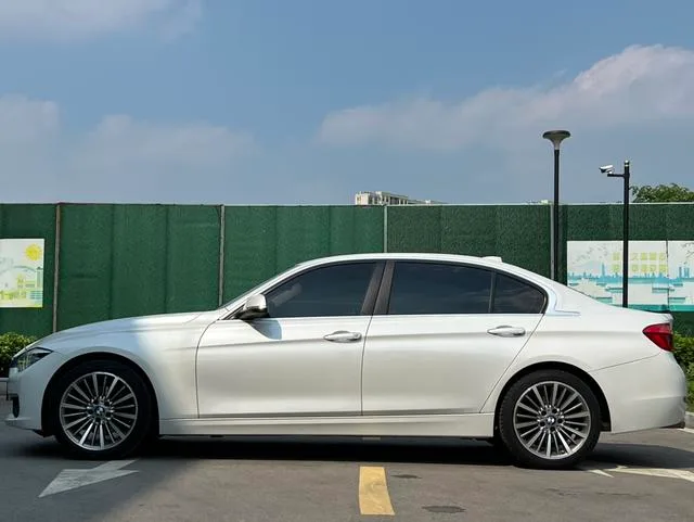 BMW 3 Series 2019 320Li Estilo de moda interior foto 10 BMW 3 Series 2019 320Li Estilo de moda interior foto 10