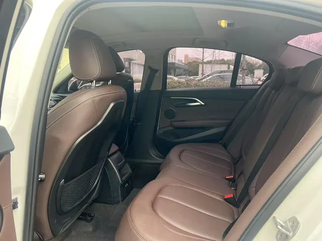 BMW 1 Series 2020 120i M Sports suit exterior photo 5 BMW 1 Series 2020 120i M Sports suit exterior photo 5