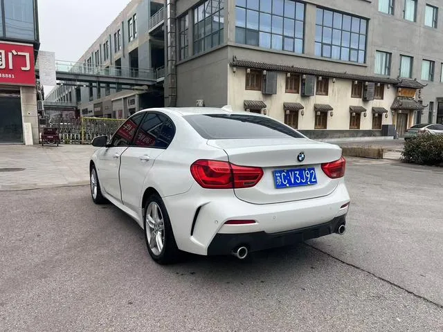 BMW 1 Series 2020 120i M Sports suit interior photo 9 BMW 1 Series 2020 120i M Sports suit interior photo 9