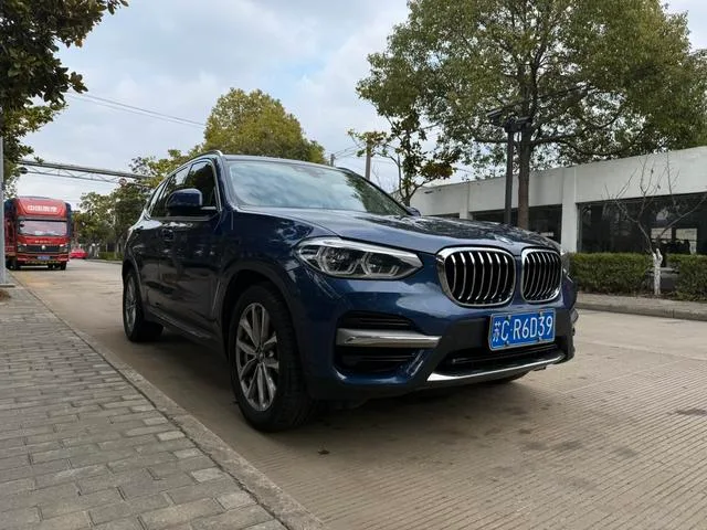 BMW X3 2019 xDrive25i Traje de lujo exterior foto 3 BMW X3 2019 xDrive25i Traje de lujo exterior foto 3