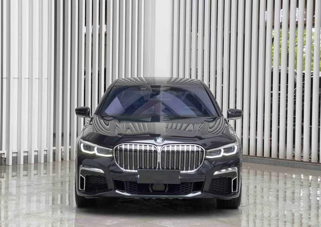 BMW 7 Series 2019 M760Li xDrive V12 Ensemble de luxe extérieur photo 2 BMW 7 Series 2019 M760Li xDrive V12 Ensemble de luxe extérieur photo 2