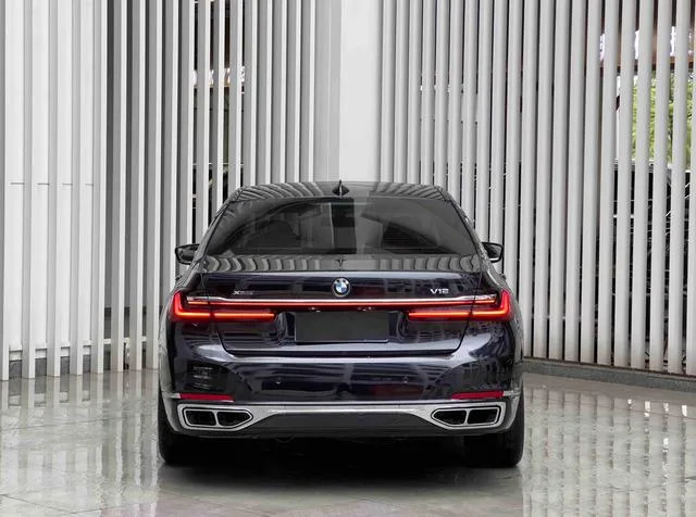 BMW 7 Series 2019 M760Li xDrive V12 Ensemble de luxe extérieur photo 5 BMW 7 Series 2019 M760Li xDrive V12 Ensemble de luxe extérieur photo 5