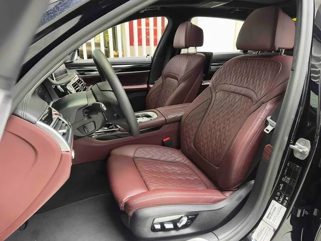 BMW 7 Series 2019 M760Li xDrive V12 Ensemble de luxe extérieur photo 7 BMW 7 Series 2019 M760Li xDrive V12 Ensemble de luxe extérieur photo 7