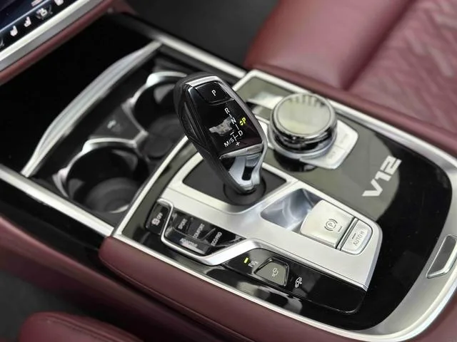 BMW 7 Series 2019 M760Li xDrive V12 Ensemble de luxe extérieur photo 10 BMW 7 Series 2019 M760Li xDrive V12 Ensemble de luxe extérieur photo 10