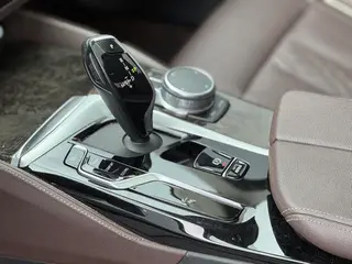 BMW 5 Series 2021 525Li Luxury Set interior photo 11 BMW 5 Series 2021 525Li Luxury Set interior photo 11