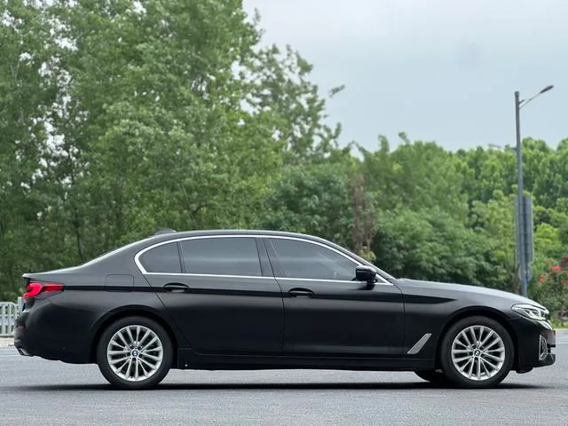 BMW 5 Series 2021 525Li Luxury Set interior photo 12 BMW 5 Series 2021 525Li Luxury Set interior photo 12