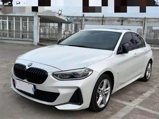 BMW 1 Series 2021 120i M Edición nocturna deportiva exterior foto 1 BMW 1 Series 2021 120i M Edición nocturna deportiva exterior foto 1