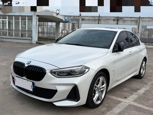 BMW 1 Series 2021 120i M Edición nocturna deportiva exterior foto 1 BMW 1 Series 2021 120i M Edición nocturna deportiva exterior foto 1