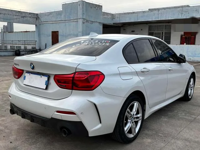 BMW 1 Series 2021 120i M Edición nocturna deportiva exterior foto 5 BMW 1 Series 2021 120i M Edición nocturna deportiva exterior foto 5