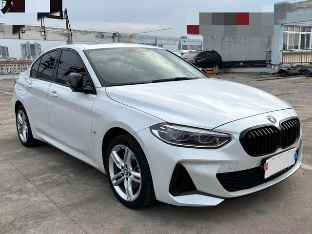 BMW 1 Series 2021 120i M Edición nocturna deportiva exterior foto 6 BMW 1 Series 2021 120i M Edición nocturna deportiva exterior foto 6