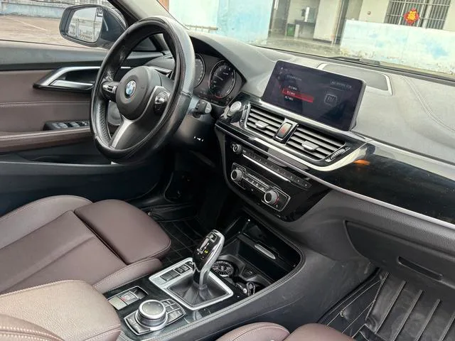 BMW 1 Series 2021 120i M Edición nocturna deportiva interior foto 12 BMW 1 Series 2021 120i M Edición nocturna deportiva interior foto 12