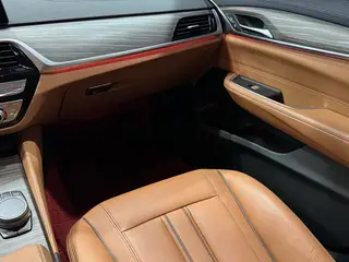 BMW 6 Series GT 2019 630i Luxury Design Set interior photo 13 BMW 6 Series GT 2019 630i Luxury Design Set interior photo 13