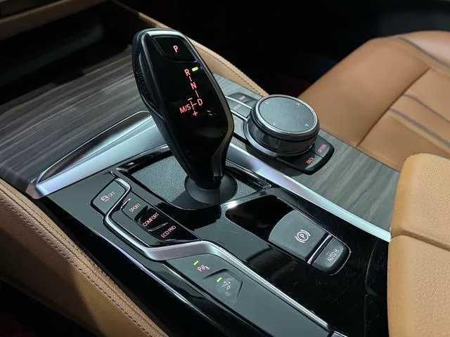 BMW 6 Series GT 2019 630i Luxury Design Set interior photo 14 BMW 6 Series GT 2019 630i Luxury Design Set interior photo 14