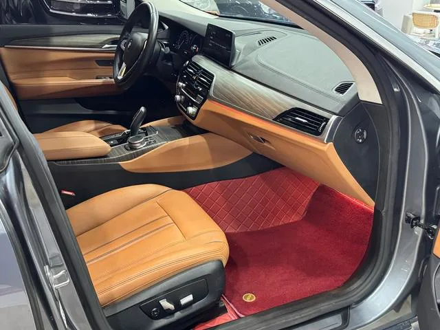 BMW 6 Series GT 2019 630i Luxury Design Set interior photo 15 BMW 6 Series GT 2019 630i Luxury Design Set interior photo 15