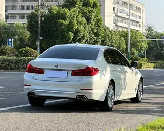 BMW 5 Series 2019 530Li Líder Traje de lujo exterior foto 3 BMW 5 Series 2019 530Li Líder Traje de lujo exterior foto 3