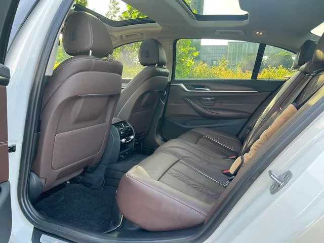 BMW 5 Series 2019 530Li Líder Traje de lujo exterior foto 7 BMW 5 Series 2019 530Li Líder Traje de lujo exterior foto 7