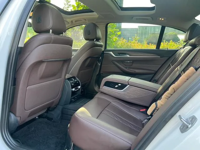 BMW 5 Series 2019 530Li Líder Traje de lujo exterior foto 8 BMW 5 Series 2019 530Li Líder Traje de lujo exterior foto 8