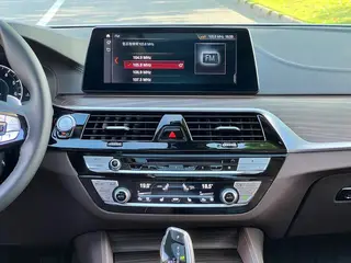 BMW 5 Series 2019 530Li Líder Traje de lujo interior foto 11 BMW 5 Series 2019 530Li Líder Traje de lujo interior foto 11