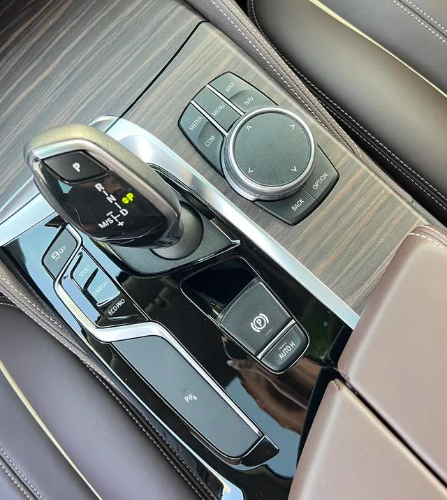BMW 5 Series 2019 530Li Líder Traje de lujo interior foto 14 BMW 5 Series 2019 530Li Líder Traje de lujo interior foto 14