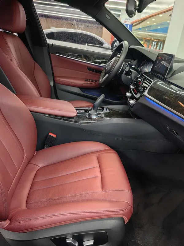 BMW 5 Series 2019 530Li xDrive M Sports suit interior photo 13 BMW 5 Series 2019 530Li xDrive M Sports suit interior photo 13