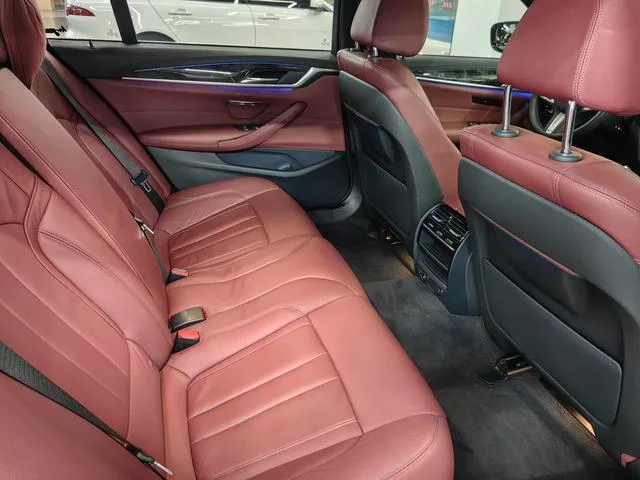 BMW 5 Series 2019 530Li xDrive M Sports suit interior photo 16 BMW 5 Series 2019 530Li xDrive M Sports suit interior photo 16