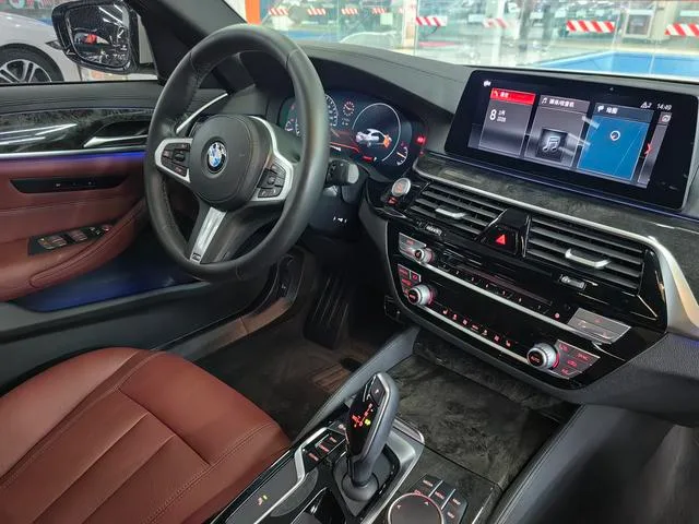 BMW 5 Series 2019 530Li xDrive M Sports suit interior photo 18 BMW 5 Series 2019 530Li xDrive M Sports suit interior photo 18