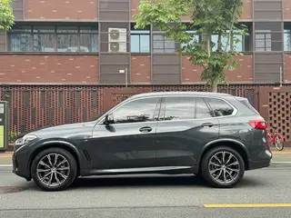 BMW X5 2020 xDrive40i M Ensemble de sport extérieur photo 3 BMW X5 2020 xDrive40i M Ensemble de sport extérieur photo 3