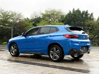 BMW X2 2021 sDrive25i Tipo de lujo M Traje todoterreno exterior foto 4 BMW X2 2021 sDrive25i Tipo de lujo M Traje todoterreno exterior foto 4