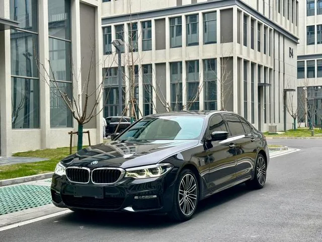 BMW 5 Series 2018 Restyling 530Li Premium Class M Sports suit exterior photo 1 BMW 5 Series 2018 Restyling 530Li Premium Class M Sports suit exterior photo 1