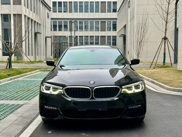 BMW 5 Series 2018 Restyling 530Li Premium Class M Sports suit exterior photo 2 BMW 5 Series 2018 Restyling 530Li Premium Class M Sports suit exterior photo 2