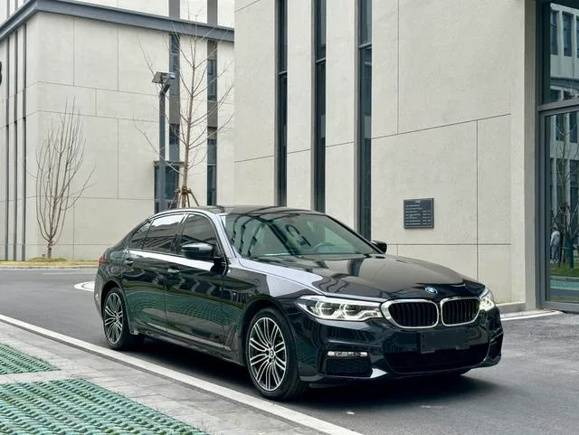 BMW 5 Series 2018 Restyling 530Li Premium Class M Sports suit exterior photo 3 BMW 5 Series 2018 Restyling 530Li Premium Class M Sports suit exterior photo 3