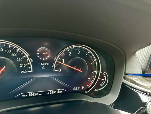 BMW 5 Series 2018 Restyling 530Li Premium Class M Sports suit exterior photo 8 BMW 5 Series 2018 Restyling 530Li Premium Class M Sports suit exterior photo 8