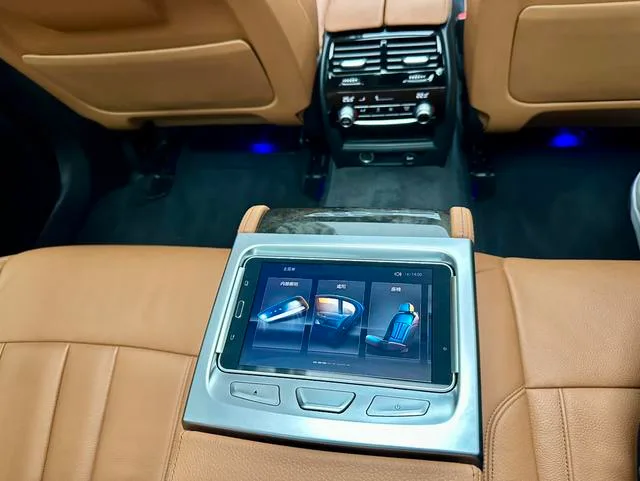 BMW 5 Series 2018 Restyling 530Li Premium Class M Sports suit interior photo 10 BMW 5 Series 2018 Restyling 530Li Premium Class M Sports suit interior photo 10