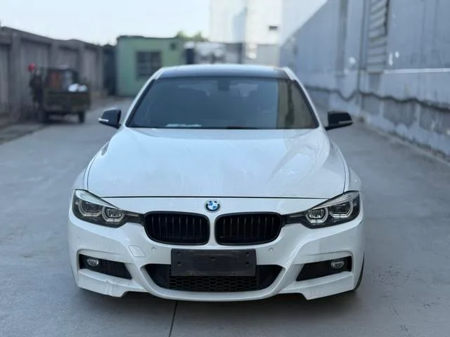 BMW 3 Series 2018 320i M Edición nocturna deportiva exterior foto 2 BMW 3 Series 2018 320i M Edición nocturna deportiva exterior foto 2