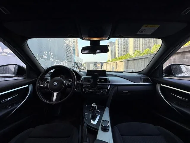 BMW 3 Series 2018 320i M Edición nocturna deportiva interior foto 9 BMW 3 Series 2018 320i M Edición nocturna deportiva interior foto 9