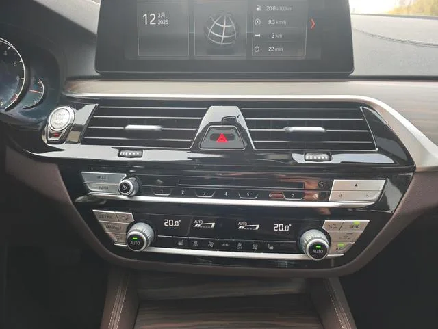 BMW 5 Series 2018 Restyling 530Li xDrive Luxury Set interior photo 19 BMW 5 Series 2018 Restyling 530Li xDrive Luxury Set interior photo 19