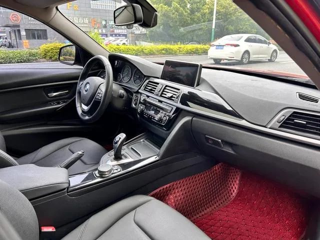 BMW 3 Series 2017 320Li M Sporty interior photo 11 BMW 3 Series 2017 320Li M Sporty interior photo 11