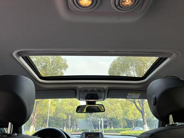 BMW 3 Series 2017 320Li Модный тип интерьер фото 10 BMW 3 Series 2017 320Li Модный тип интерьер фото 10