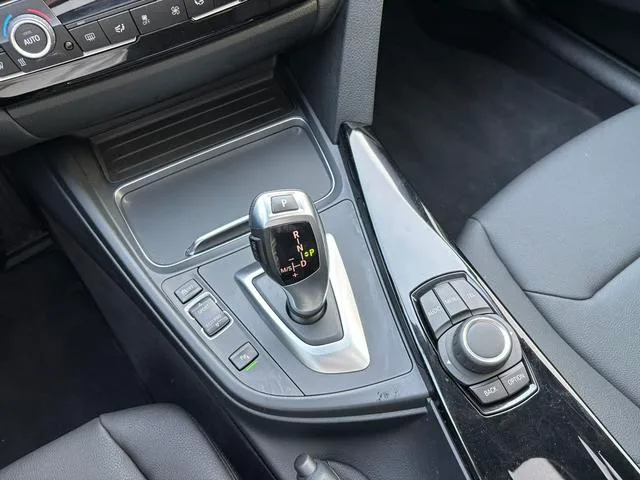 BMW 3 Series 2017 320Li Модный тип интерьер фото 13 BMW 3 Series 2017 320Li Модный тип интерьер фото 13