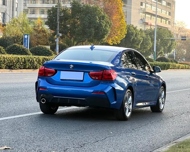 BMW 1 Series 2019 118i M Conjunto deportivo exterior foto 4 BMW 1 Series 2019 118i M Conjunto deportivo exterior foto 4