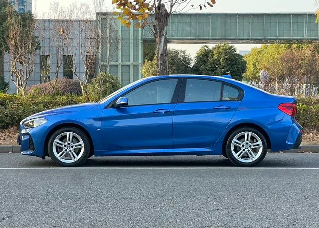BMW 1 Series 2019 118i M Conjunto deportivo exterior foto 6 BMW 1 Series 2019 118i M Conjunto deportivo exterior foto 6