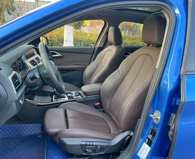 BMW 1 Series 2019 118i M Conjunto deportivo exterior foto 8 BMW 1 Series 2019 118i M Conjunto deportivo exterior foto 8