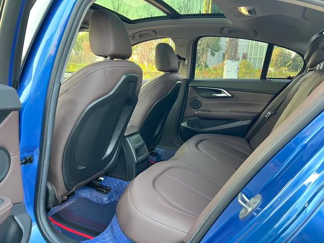 BMW 1 Series 2019 118i M Conjunto deportivo interior foto 9 BMW 1 Series 2019 118i M Conjunto deportivo interior foto 9