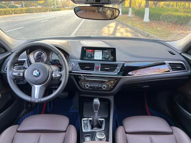 BMW 1 Series 2019 118i M Conjunto deportivo interior foto 11 BMW 1 Series 2019 118i M Conjunto deportivo interior foto 11