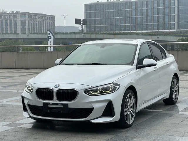 BMW 1 Series 2019 120i Leading Type M Sports suit exterior photo 1 BMW 1 Series 2019 120i Leading Type M Sports suit exterior photo 1