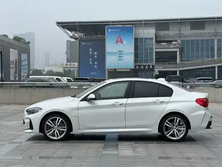 BMW 1 Series 2019 120i Leading Type M Sports suit exterior photo 4 BMW 1 Series 2019 120i Leading Type M Sports suit exterior photo 4