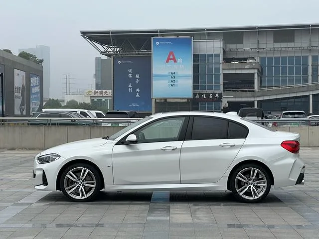 BMW 1 Series 2019 120i Leading Type M Sports suit exterior photo 4 BMW 1 Series 2019 120i Leading Type M Sports suit exterior photo 4