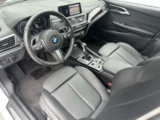 BMW 1 Series 2019 120i Leading Type M Sports suit interior photo 11 BMW 1 Series 2019 120i Leading Type M Sports suit interior photo 11