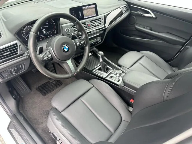 BMW 1 Series 2019 120i Leading Type M Sports suit interior photo 11 BMW 1 Series 2019 120i Leading Type M Sports suit interior photo 11